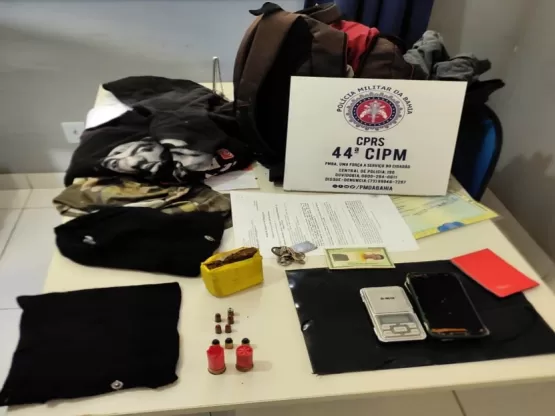 Policiais Militares da 44ª CIPM encontram mochila com drogas e munições na zona rural de Itanhém