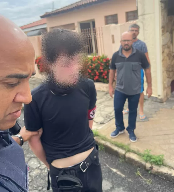 Adolescente com suástica é apreendido após atentado em escola com bomba caseira no interior de SP