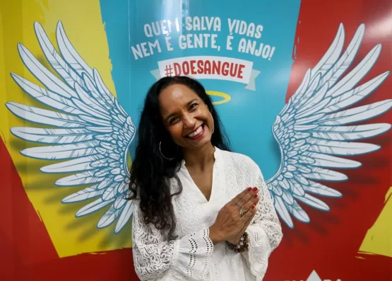 Campanha da Hemoba tem participação da cantora Carla Visi como incentivo para doação de sangue no Carnaval