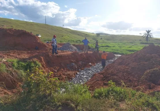 Secretaria de Infraestrutura realiza reparação em estrada da Zona Rural de Teixeira de Freitas