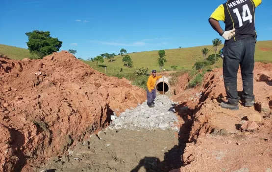 Secretaria de Infraestrutura realiza reparação em estrada da Zona Rural de Teixeira de Freitas