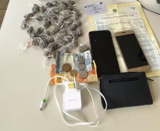 Policiais militares da 44ª CIPM apreendem adolescente com drogas em Lajedão