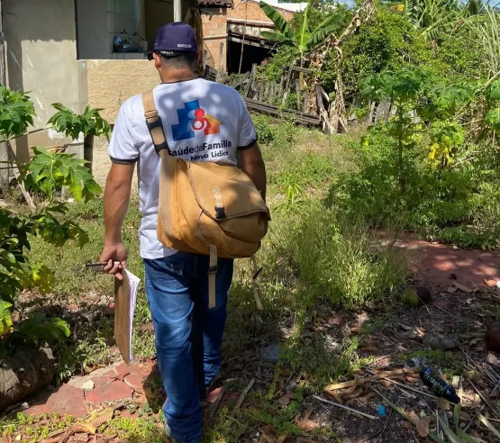 Prefeitura de Medeiros Neto realiza limpeza de terrenos em ação de combate ao Aedes Aegypti, mosquito transmissor da dengue