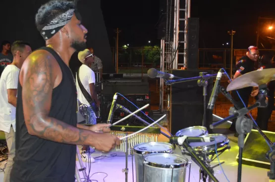 Praça da Baleia lotada na segunda noite do carnaval de Nova Viçosa