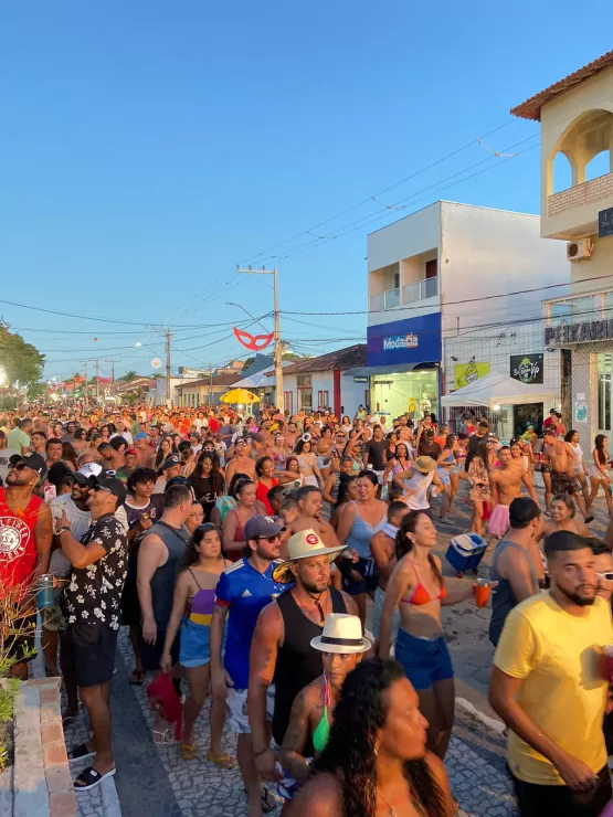 Carnaval do Prado - Cris Mel e Catrina  arrastam multidão na tarde deste sábado (18)