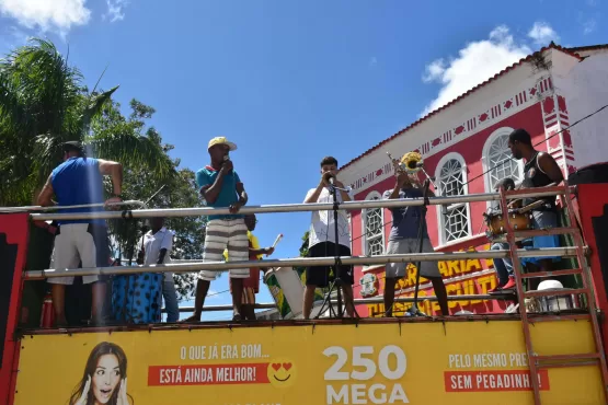 O Carnaval em Caravelas comanda mais um arrastão em terceiro dia de festa.