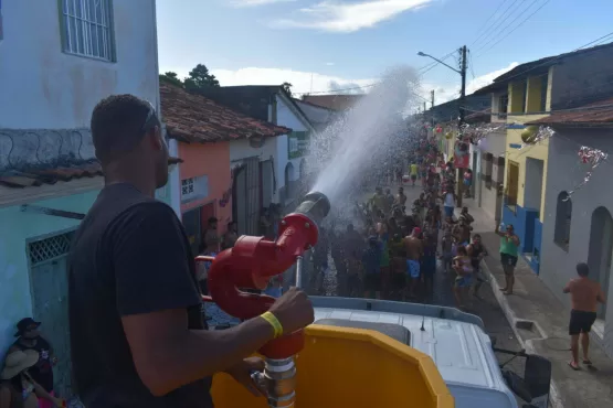 Carnaval de Caravelas chega ao quarto dia com sucesso de público e animação