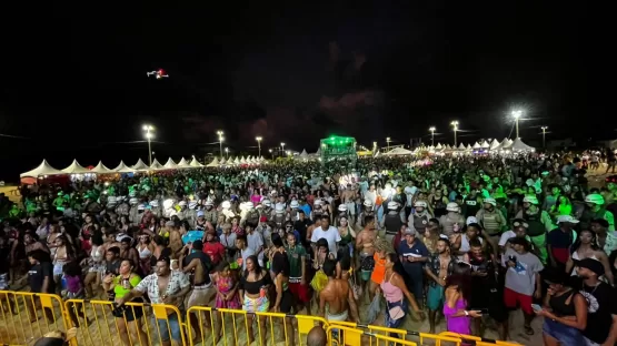 Shows de Rogerinho e Guig Ghetto atraem multidão para Carnaval de Mucuri