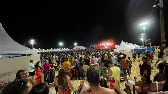 Shows de Rogerinho e Guig Ghetto atraem multidão para Carnaval de Mucuri