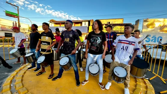 Prefeito Robertinho recepciona turistas e convidados que chegam ao Carnaval de Mucuri