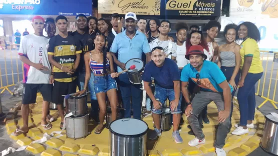 Prefeito Robertinho recepciona turistas e convidados que chegam ao Carnaval de Mucuri