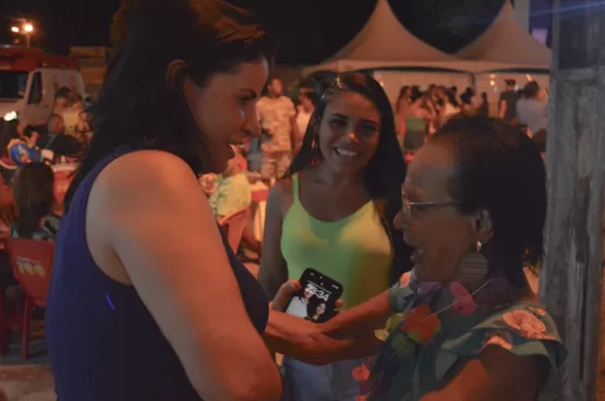 Carnaval de Nova Viçosa registra mais uma noite de muita festa e gente bonita