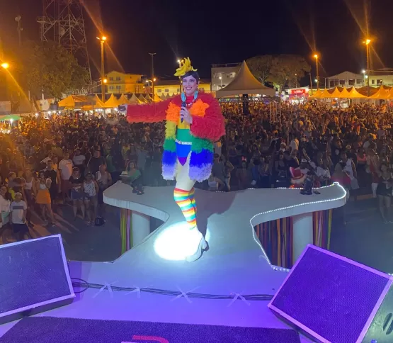 Carnaval de Nova Viçosa registra mais uma noite de muita festa e gente bonita