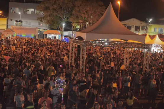 Carnaval de Nova Viçosa registra mais uma noite de muita festa e gente bonita