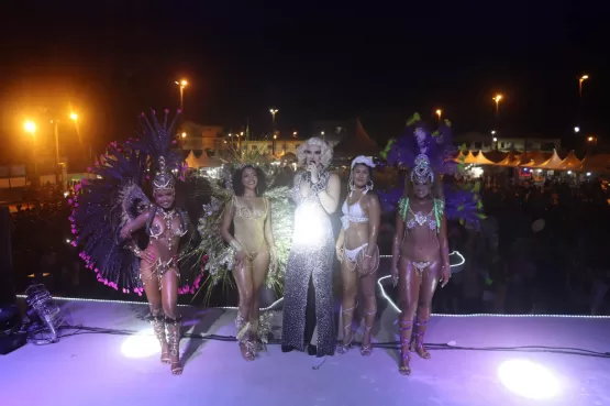 Carnaval de Nova Viçosa registra mais uma noite de muita festa e gente bonita