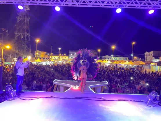 Carnaval de Nova Viçosa registra mais uma noite de muita festa e gente bonita