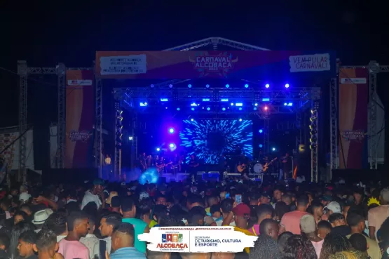 Arrastão com Pagodart e shows com ToqueDez, Carro de Playboy, Bom Balanço e Banda Gaivota celebram quarta noite de folia no Carnaval de Alcobaça 