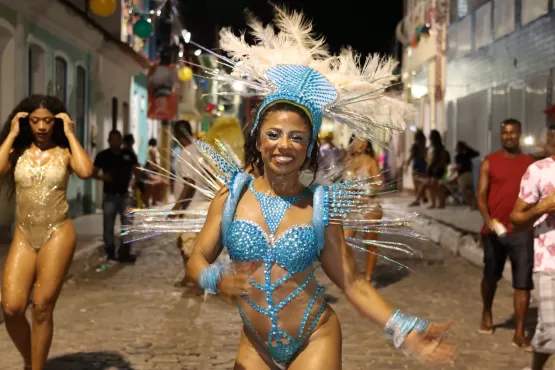 O Carnaval em Caravelas chega em seu quinto dia de festa com muita animação 