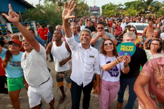 Prefeito Zico de Baiato recepciona Governador Jerônimo que veio participar de perto do quarto dia de Carnaval em Alcobaça 