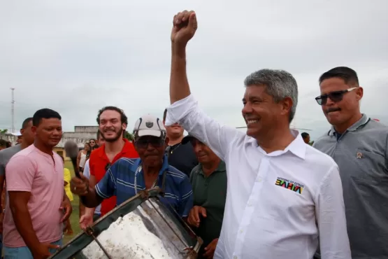 Prefeito Zico de Baiato recepciona Governador Jerônimo que veio participar de perto do quarto dia de Carnaval em Alcobaça 