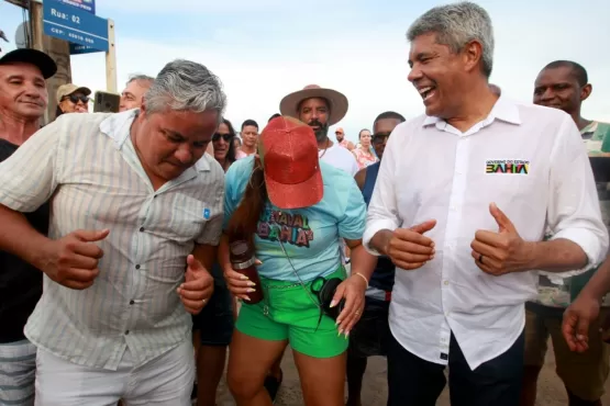 Prefeito Zico de Baiato recepciona Governador Jerônimo que veio participar de perto do quarto dia de Carnaval em Alcobaça 