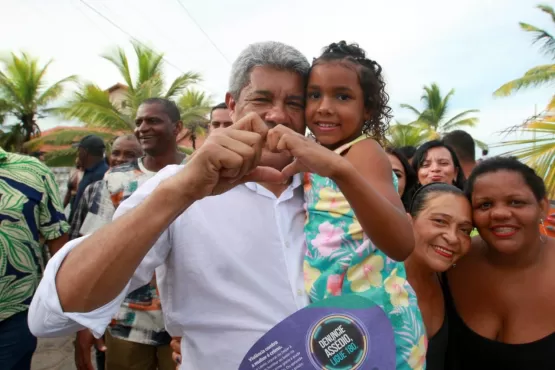 Prefeito Zico de Baiato recepciona Governador Jerônimo que veio participar de perto do quarto dia de Carnaval em Alcobaça 