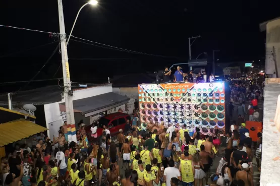 Penúltimo dia de Carnaval em Mucuri é representado por variedade musical e shows memoráveis