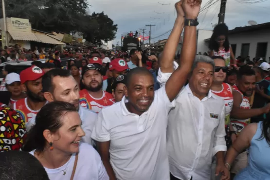 Prefeito Gilvan recepciona Governador Jerônimo durante carnaval do Prado