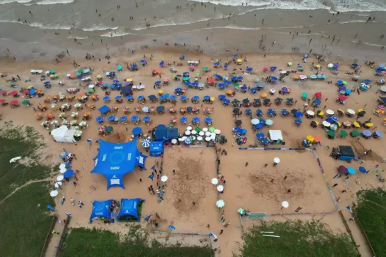 Suzano nas Comunidades leva programação gratuita a praias do sul da Bahia