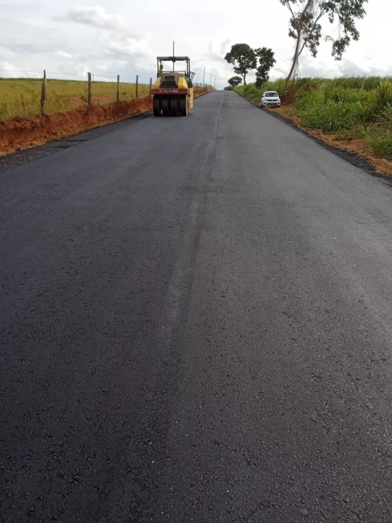 Asfalto da Vila Betinho em Lajedão deixou de ser sonho, virou realidade