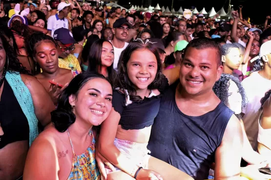 Carnaval 2023 em Mucuri encerra com shows de Tays Reis e bandas locais