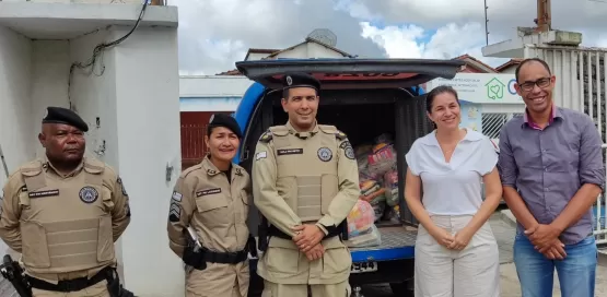 87ª CIPM  entrega à Secretaria de Assistência  Social  de Teixeira de Freitas alimentos arrecadados na Campanha Força Solidária