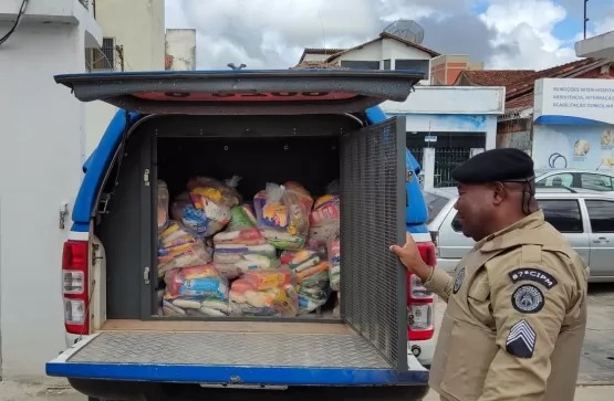 87ª CIPM  entrega à Secretaria de Assistência  Social  de Teixeira de Freitas alimentos arrecadados na Campanha Força Solidária