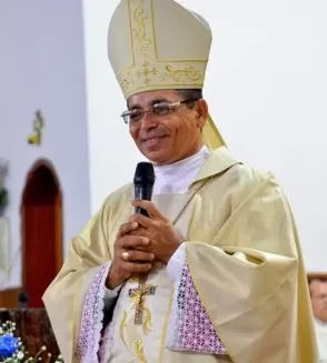 Dom Carlos Alberto, ex bispo de Teixeira de Freitas tem bem bloqueados pela justiça