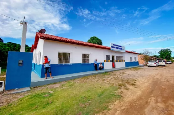 Prefeito Gilvan reinaugura Escola em Riacho das Ostras, no Prado