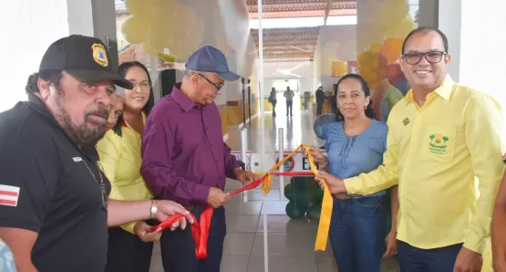 Prefeito Sílvio Ramalho inaugura a Escola Isabel Costa após obras de revitalização.  