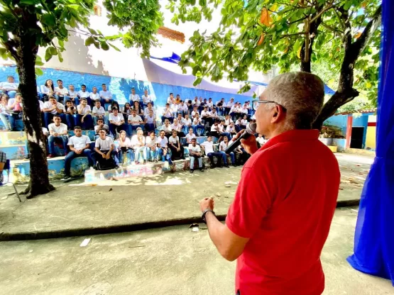 Primeiro dia de aula nas escolas municipais é marcado por acolhimento e entusiasmo em Medeiros Neto