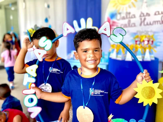 Primeiro dia de aula nas escolas municipais é marcado por acolhimento e entusiasmo em Medeiros Neto