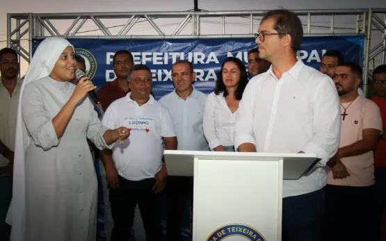 Prefeito Dr. Marcelo Belitardo assina ordem de serviço para construção da  Praça Joana Angélica em Teixeira de Freitas