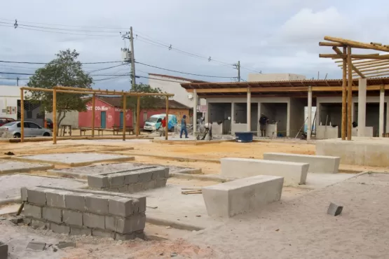 Construção de praça no Ulisses Guimarães em Teixeira de Freitas avança