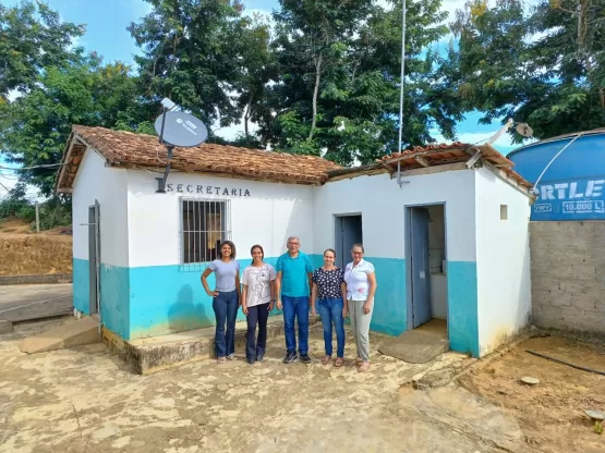 Equipe da Prefeitura de Medeiros Neto visita escola municipal em Vila Mutum visando melhorias