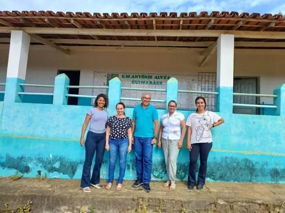 Equipe da Prefeitura de Medeiros Neto visita escola municipal em Vila Mutum visando melhorias