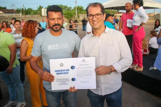 Prefeito Marcelo Belitardo  assina ordem de serviço para construção de mais uma  escola em Teixeira de Freitas 