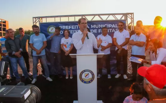 Prefeito Marcelo Belitardo  assina ordem de serviço para construção de mais uma  escola em Teixeira de Freitas 