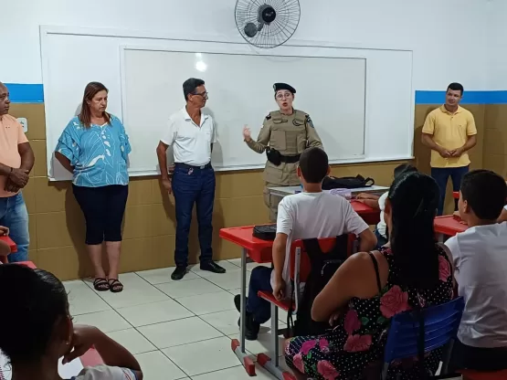 Medeiros Neto: secretário de Educação e comandante da 44ª CIPM visitam a Escola Profª Iêda Alves de Oliveira - SCPM