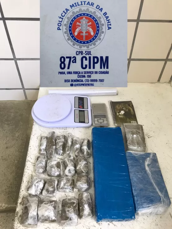 PM apreende mais de 2 quilos e 400 gramas de maconha em Teixeira de Freitas