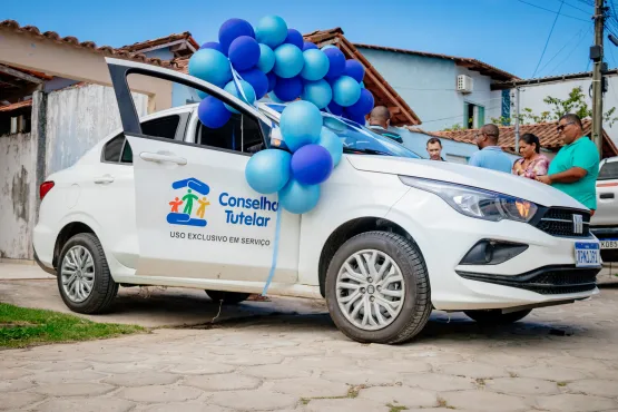 Prefeitura entrega carro 0km ao Conselho Tutelar de Prado