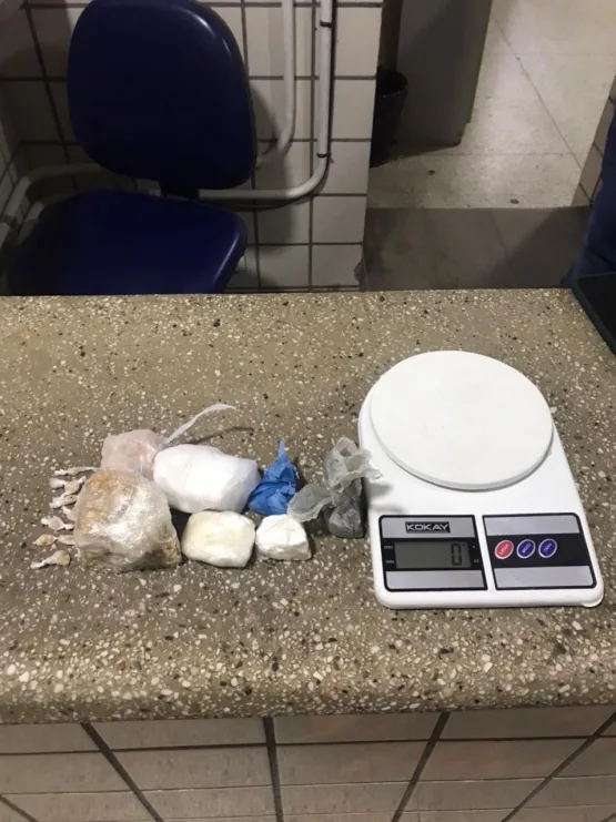 Traficantes fogem deixando droga para trás em Teixeira de Freitas 