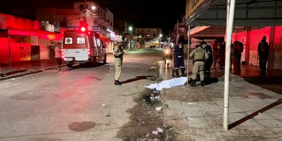 Ex presidiário é executado à tiros de espingarda em frente a lanchonete na cidade de Eunápolis
