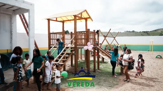 Prefeitura de Vereda entrega obras de reforma da Escola Eujácio Simões e ônibus e trator zero km para a comunidade